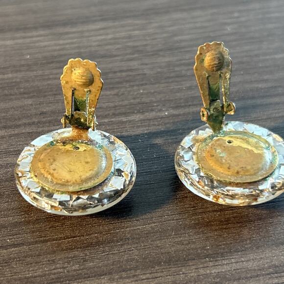 Vintage Silver Tinsel Confetti Lucite Clip On Earrings 1 1/8” - Picture 5 of 6